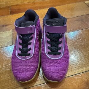 Nike Boys Lebron Basketball Sneakers